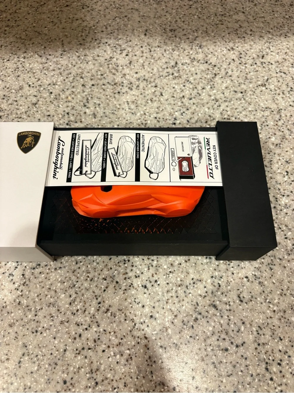 Lamborghini Revuelto Schlüsselanhänger key-chain/ring+Cover Skulptur Huracan+STO